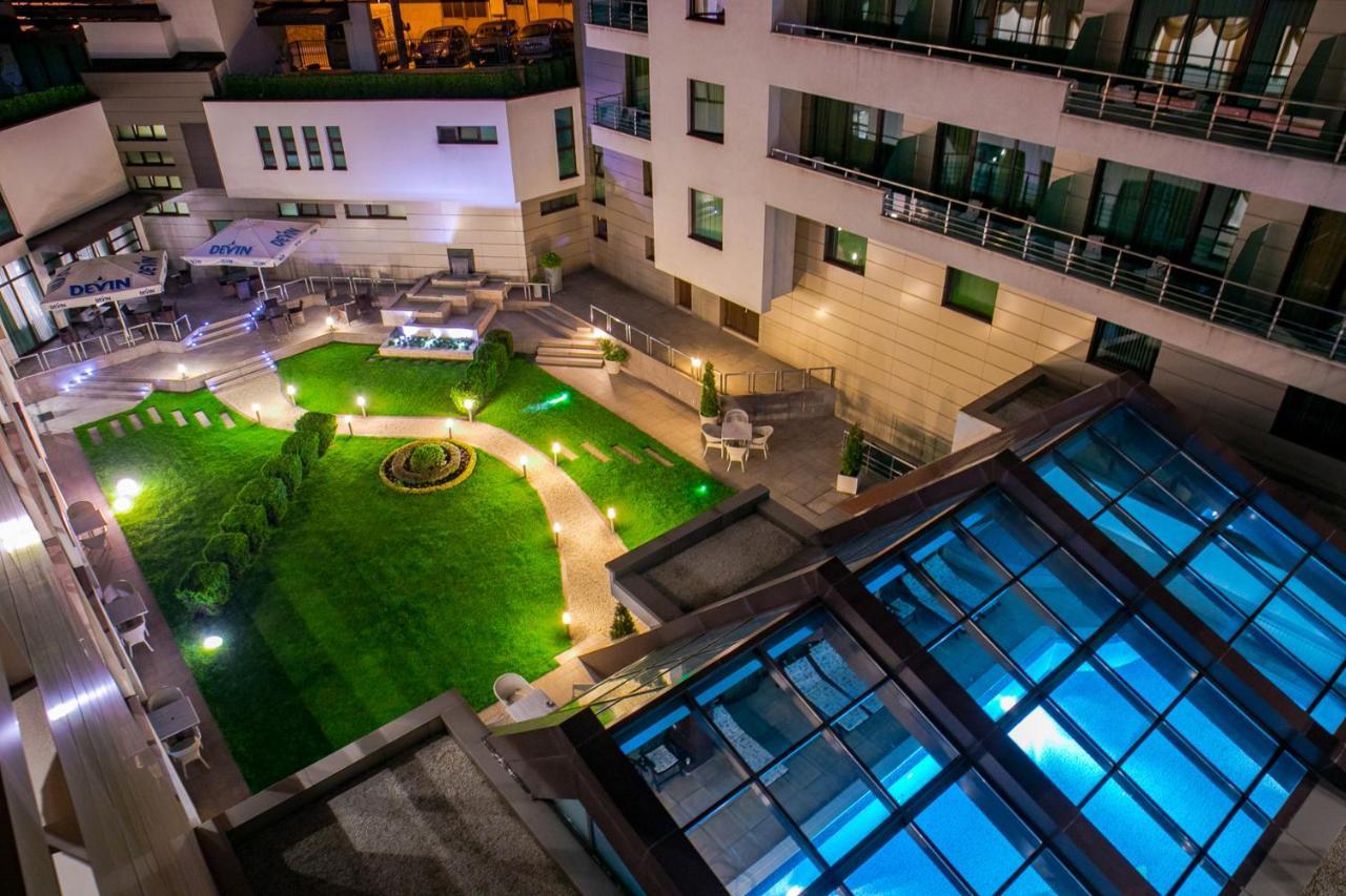 Spa Hotel Persenk 데빈 외부 사진 The courtyard of the hotel