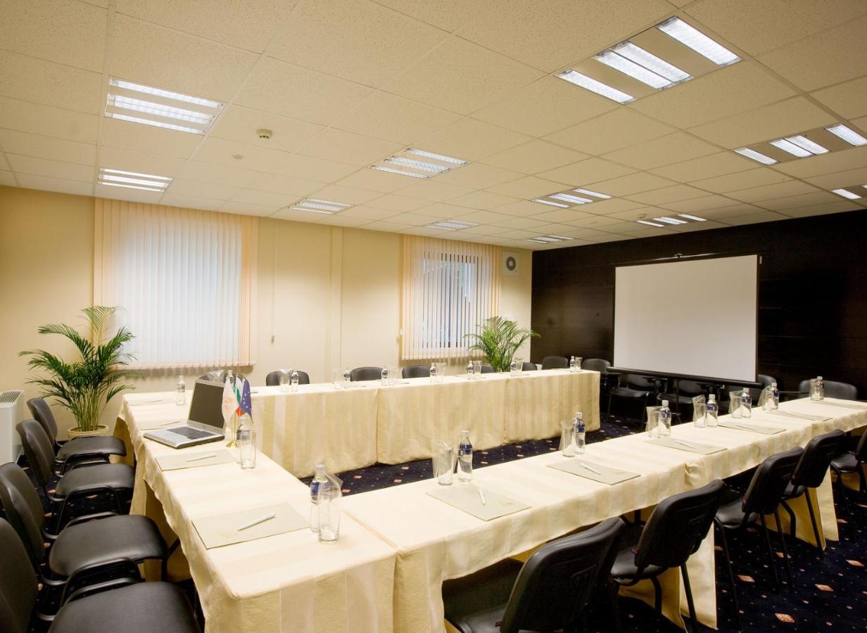 Spa Hotel Persenk 데빈 외부 사진 A meeting room