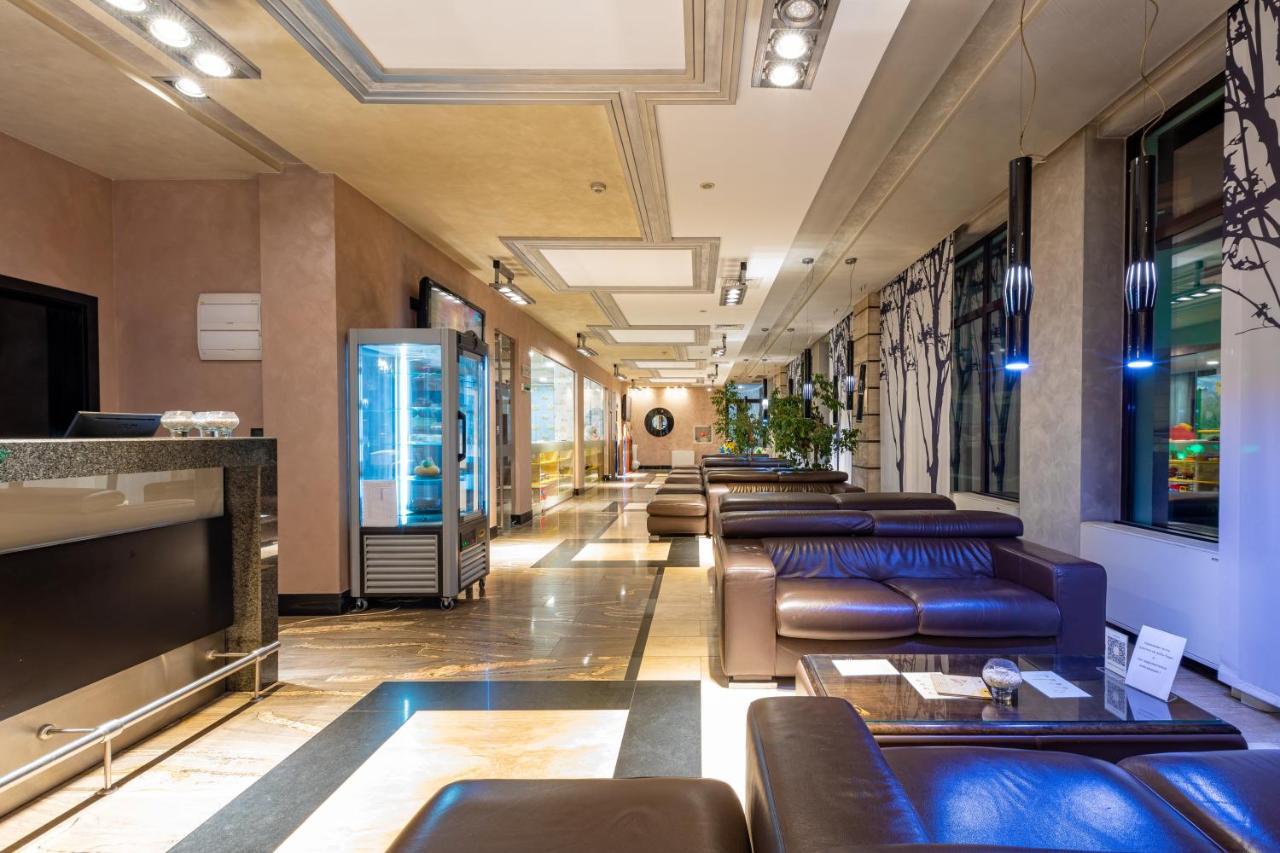 Spa Hotel Persenk 데빈 외부 사진 The interior of the hotel
