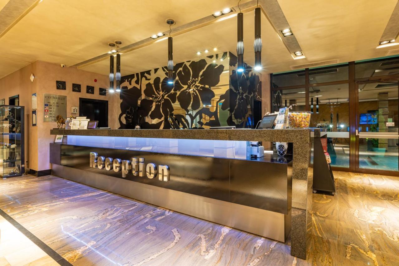 Spa Hotel Persenk 데빈 외부 사진 Reception