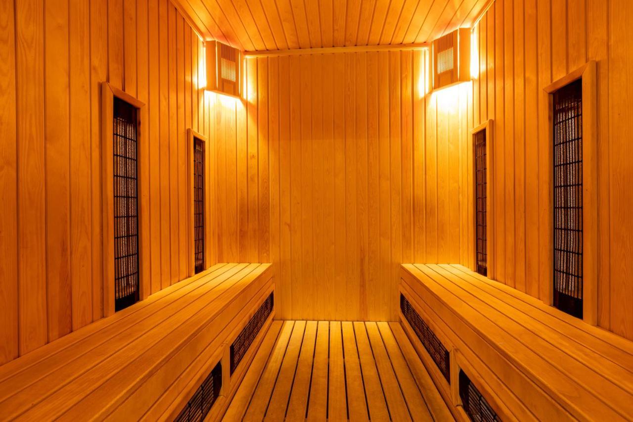 Spa Hotel Persenk 데빈 외부 사진 A Finnish sauna
