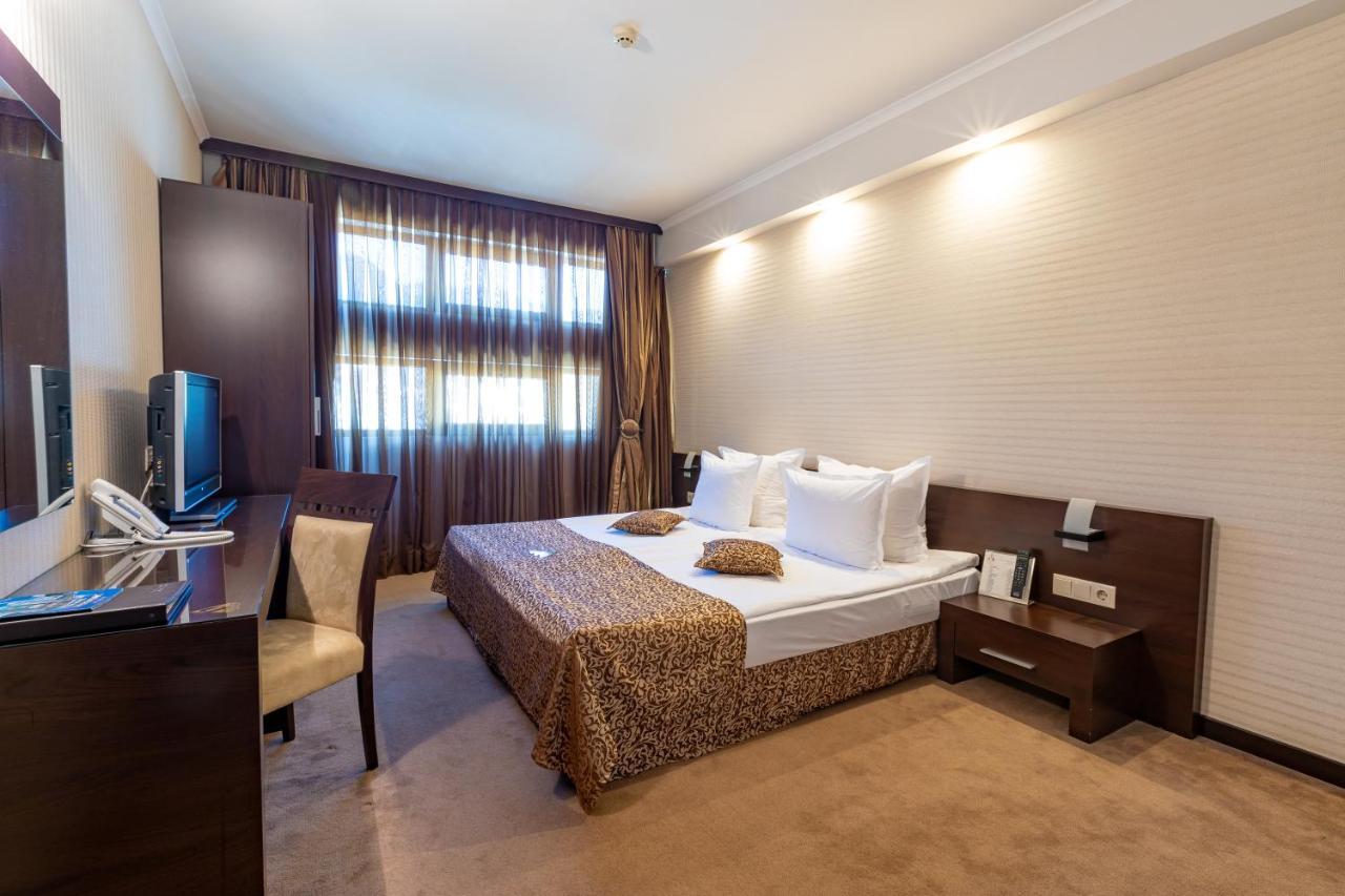 Spa Hotel Persenk 데빈 외부 사진 A room at the hotel