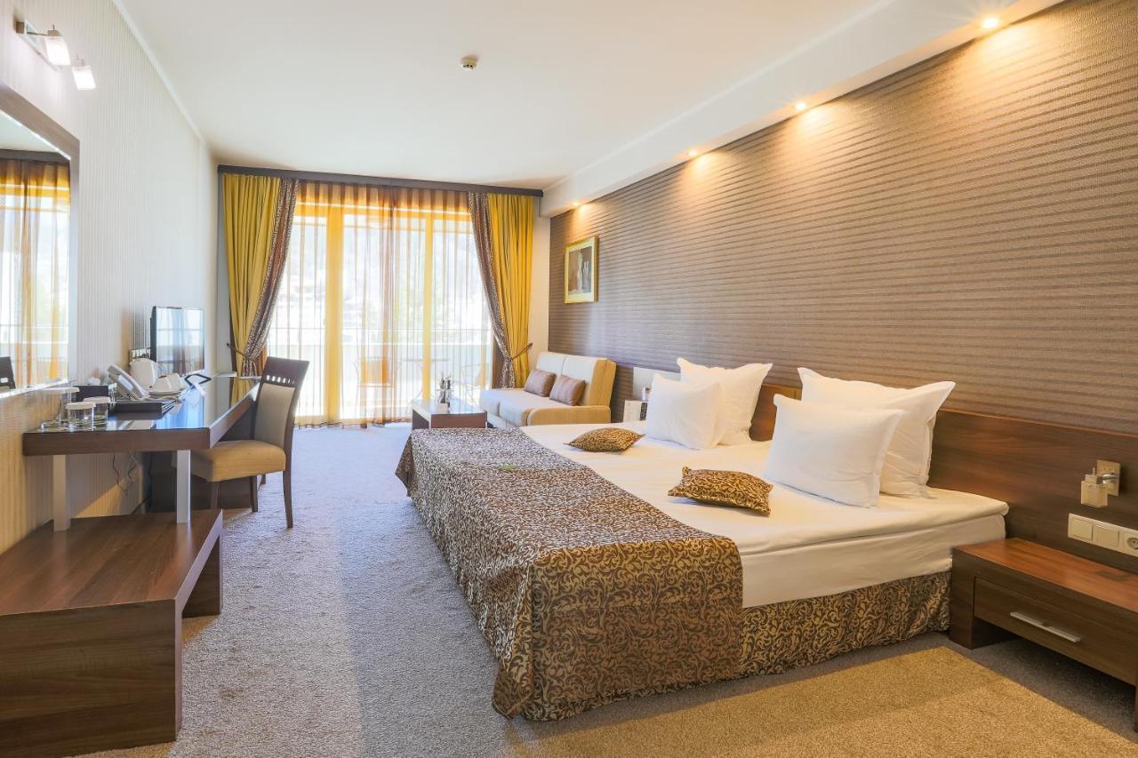 Spa Hotel Persenk 데빈 외부 사진