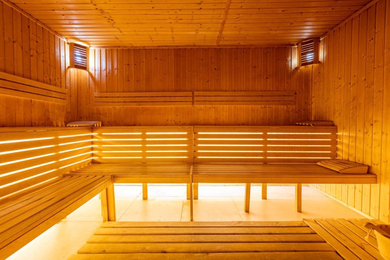 Spa Hotel Persenk 데빈 외부 사진 A modern Finnish sauna