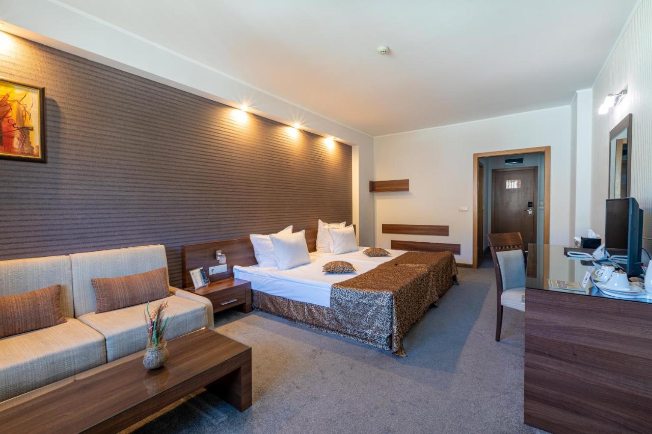 Spa Hotel Persenk 데빈 외부 사진