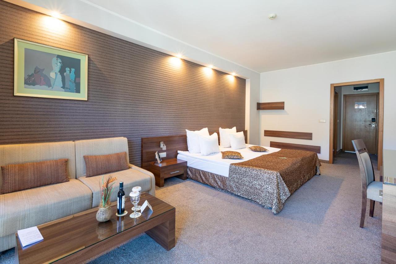Spa Hotel Persenk 데빈 외부 사진