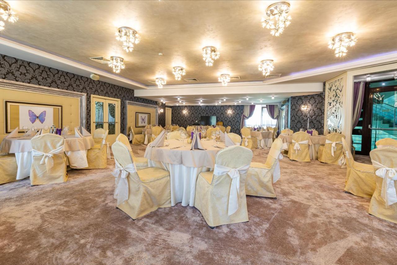 Spa Hotel Persenk 데빈 외부 사진 The ballroom