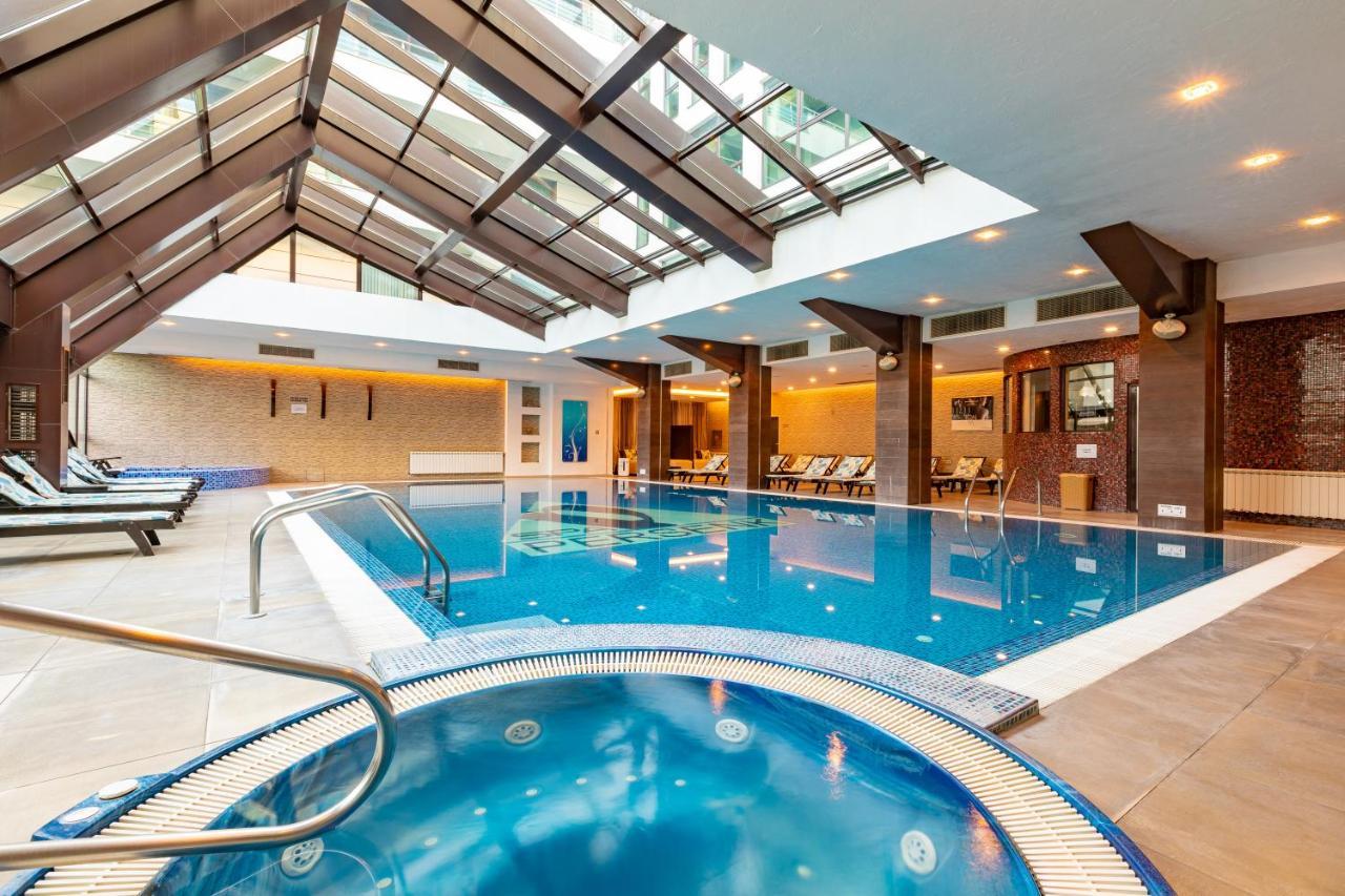 Spa Hotel Persenk 데빈 외부 사진 The swimming pool at the hotel