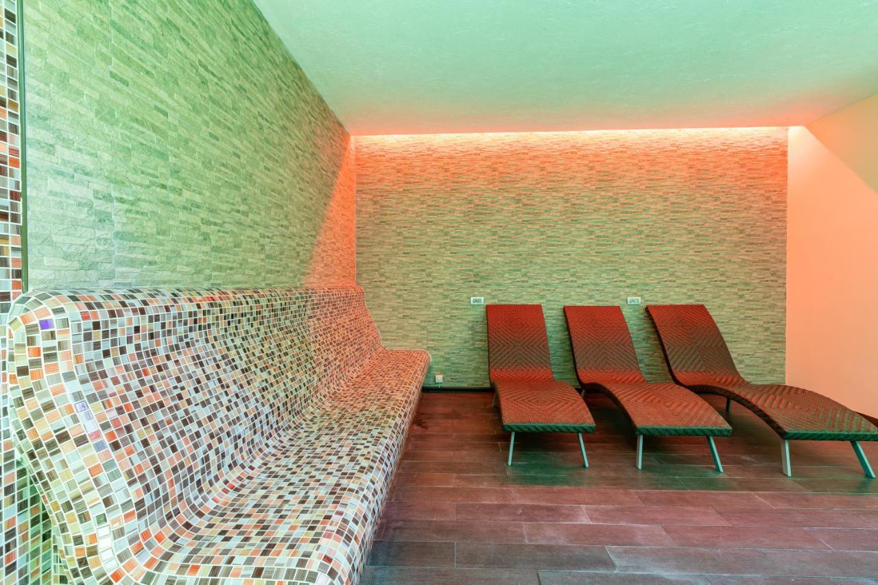 Spa Hotel Persenk 데빈 외부 사진 A relaxation room