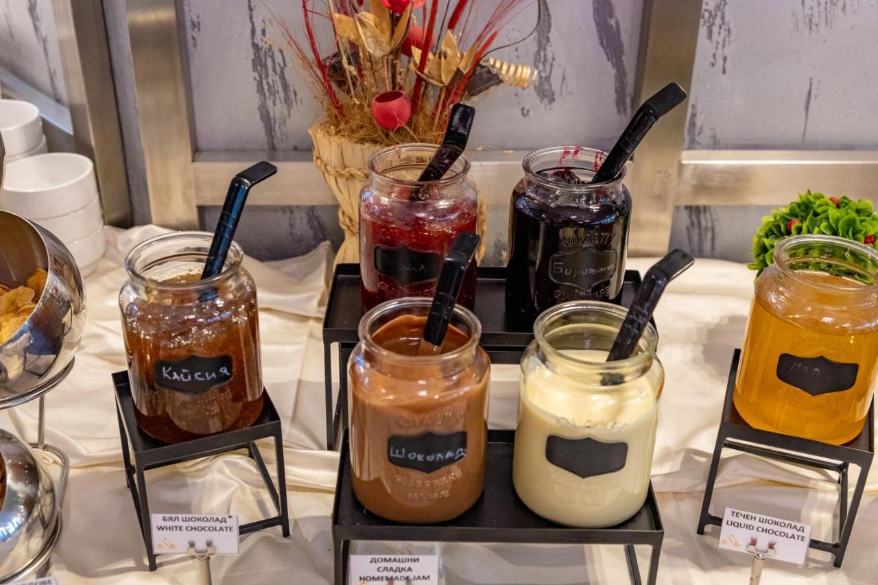 Spa Hotel Persenk 데빈 외부 사진 Various jams