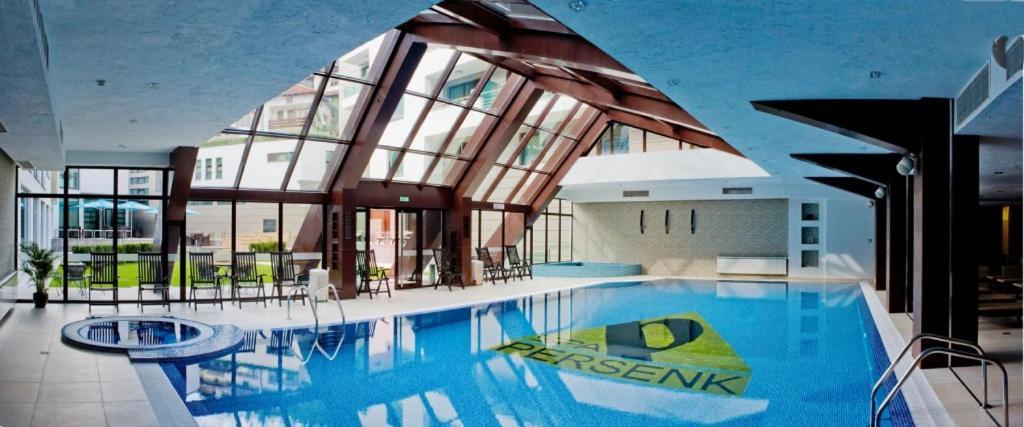 Spa Hotel Persenk 데빈 외부 사진