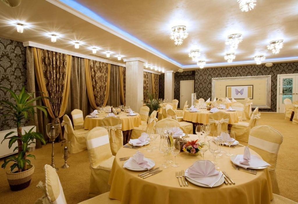 Spa Hotel Persenk 데빈 외부 사진 A banquet hall