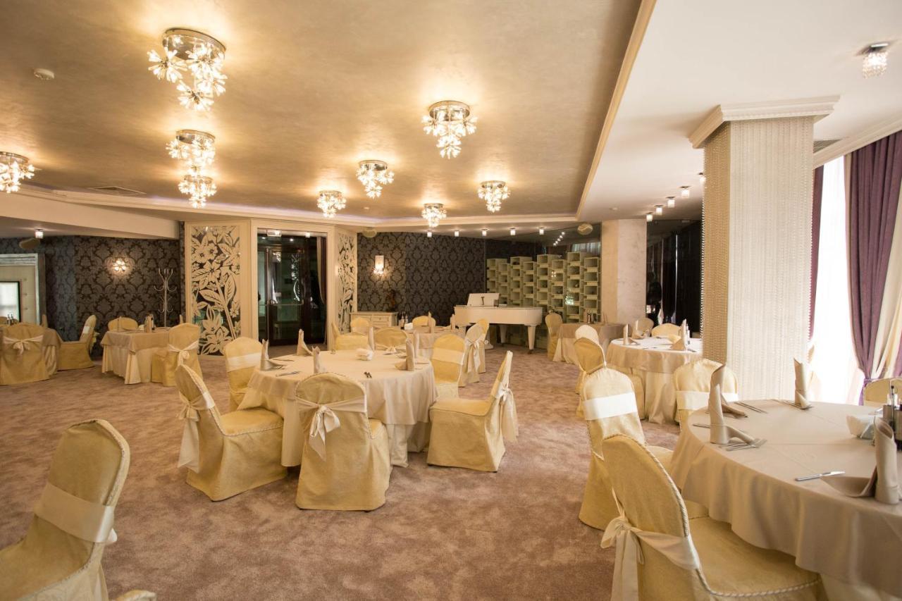 Spa Hotel Persenk 데빈 외부 사진 The ballroom