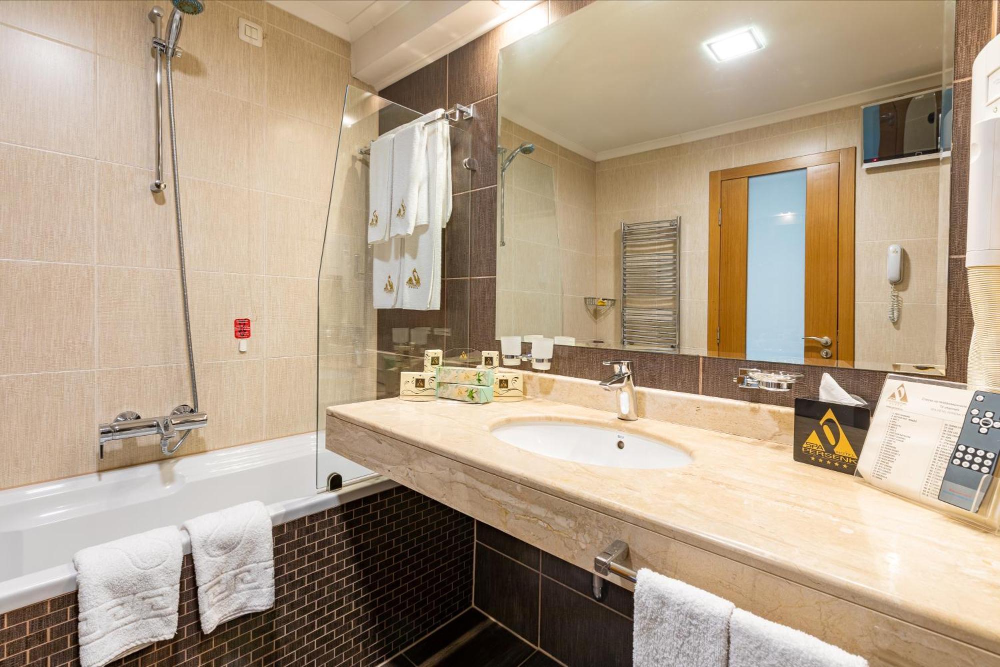 Spa Hotel Persenk 데빈 외부 사진 Bathroom