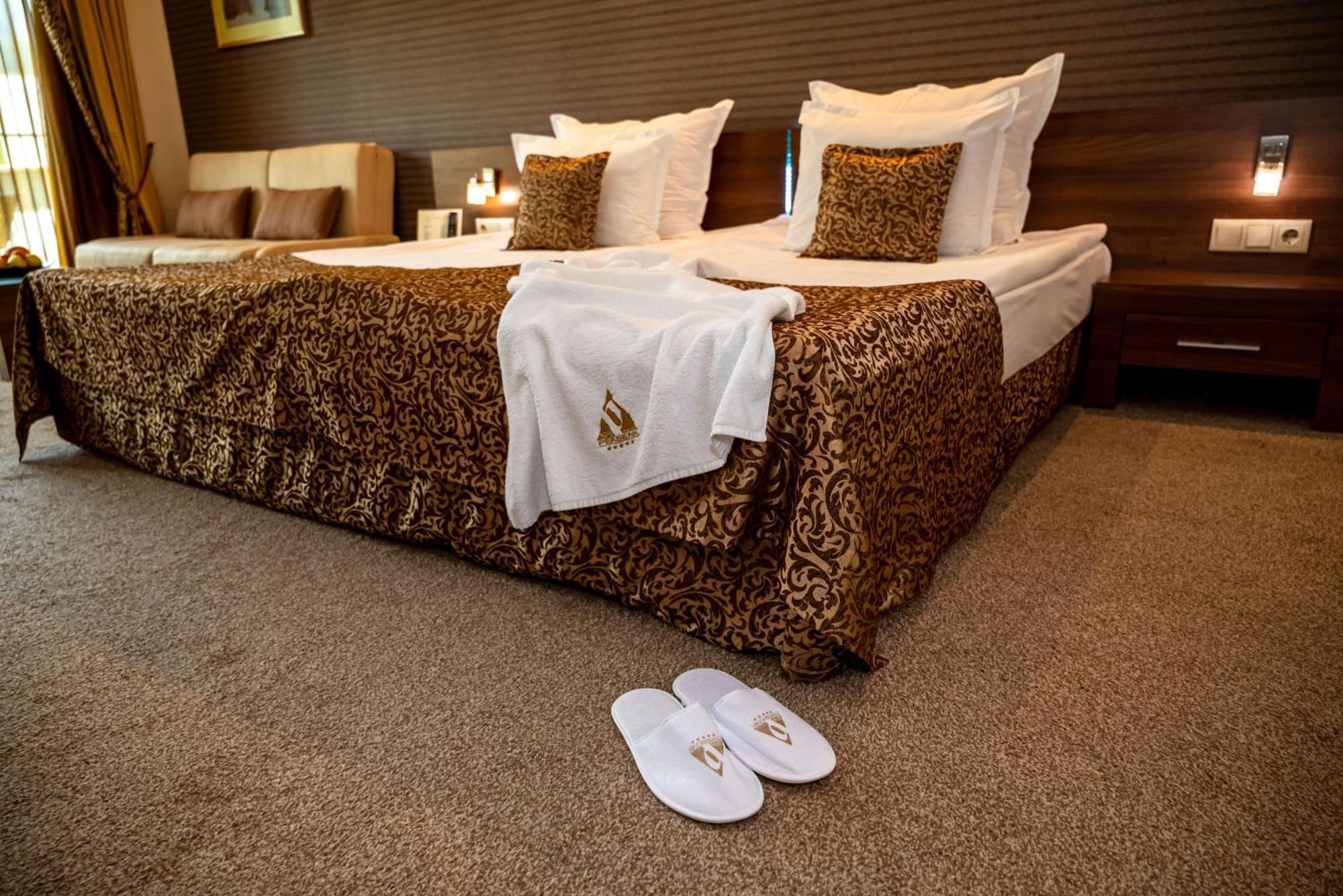 Spa Hotel Persenk 데빈 외부 사진