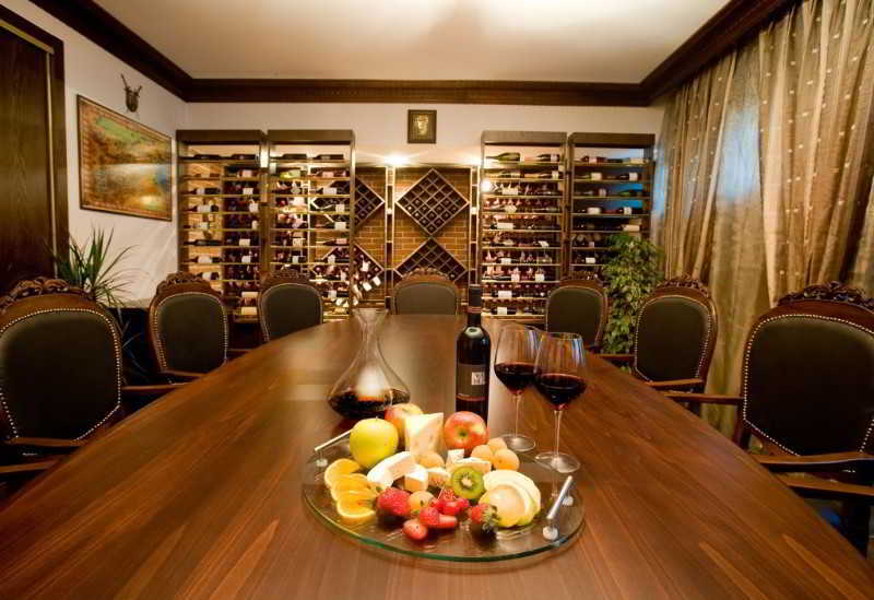 Spa Hotel Persenk 데빈 레스토랑 사진 Wine tasting room