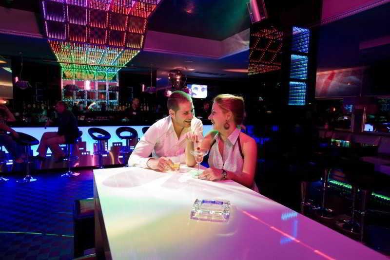 Spa Hotel Persenk 데빈 외부 사진 The bar at the nightclub